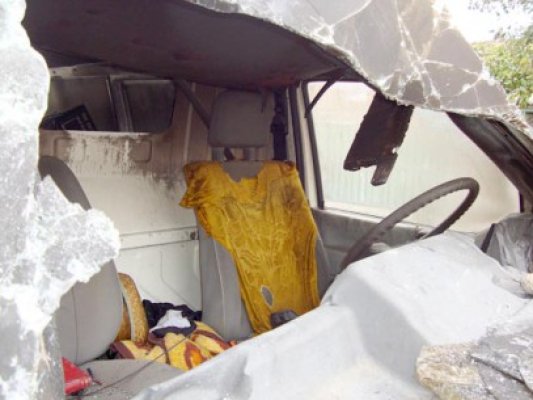 Panică la ieșire din Mihail Kogălniceanu: o autoutilitară a fost cuprinsă de flăcări